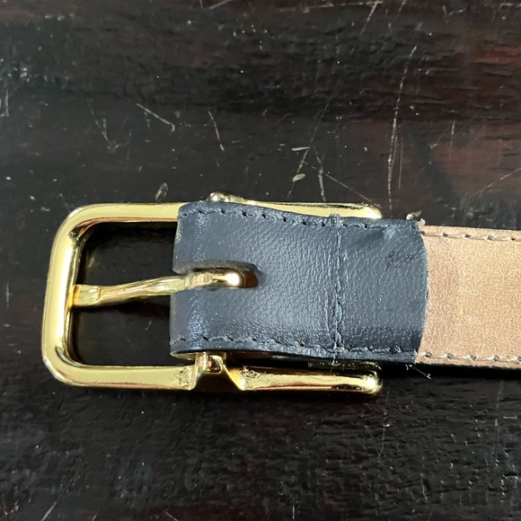 Liz Claiborne gray smooth leather belt with gold tone logo buckle - Picture 2 of 7